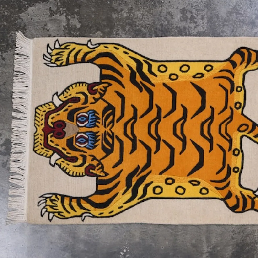 Hand tufted wool tiger rug in beige color