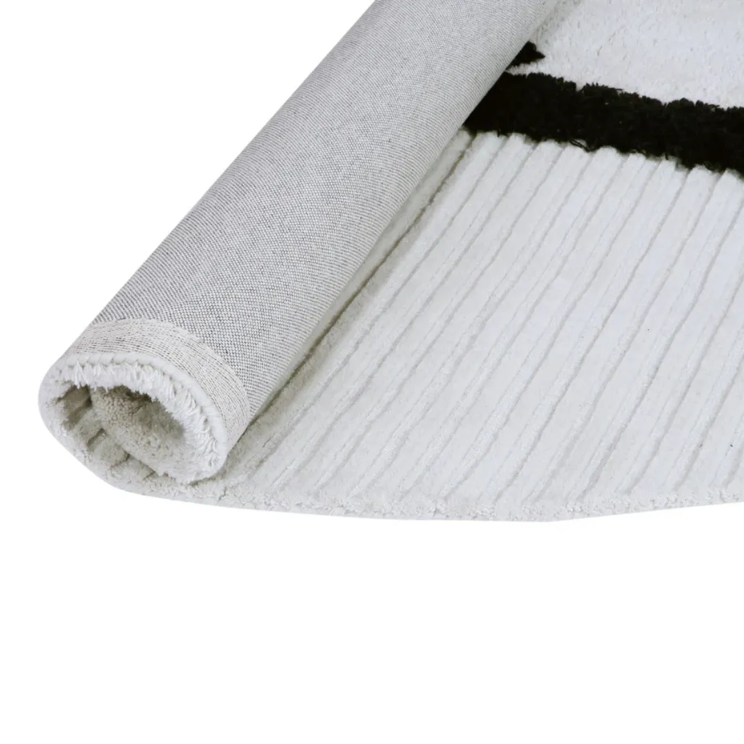 Irregular hand-tufted rug