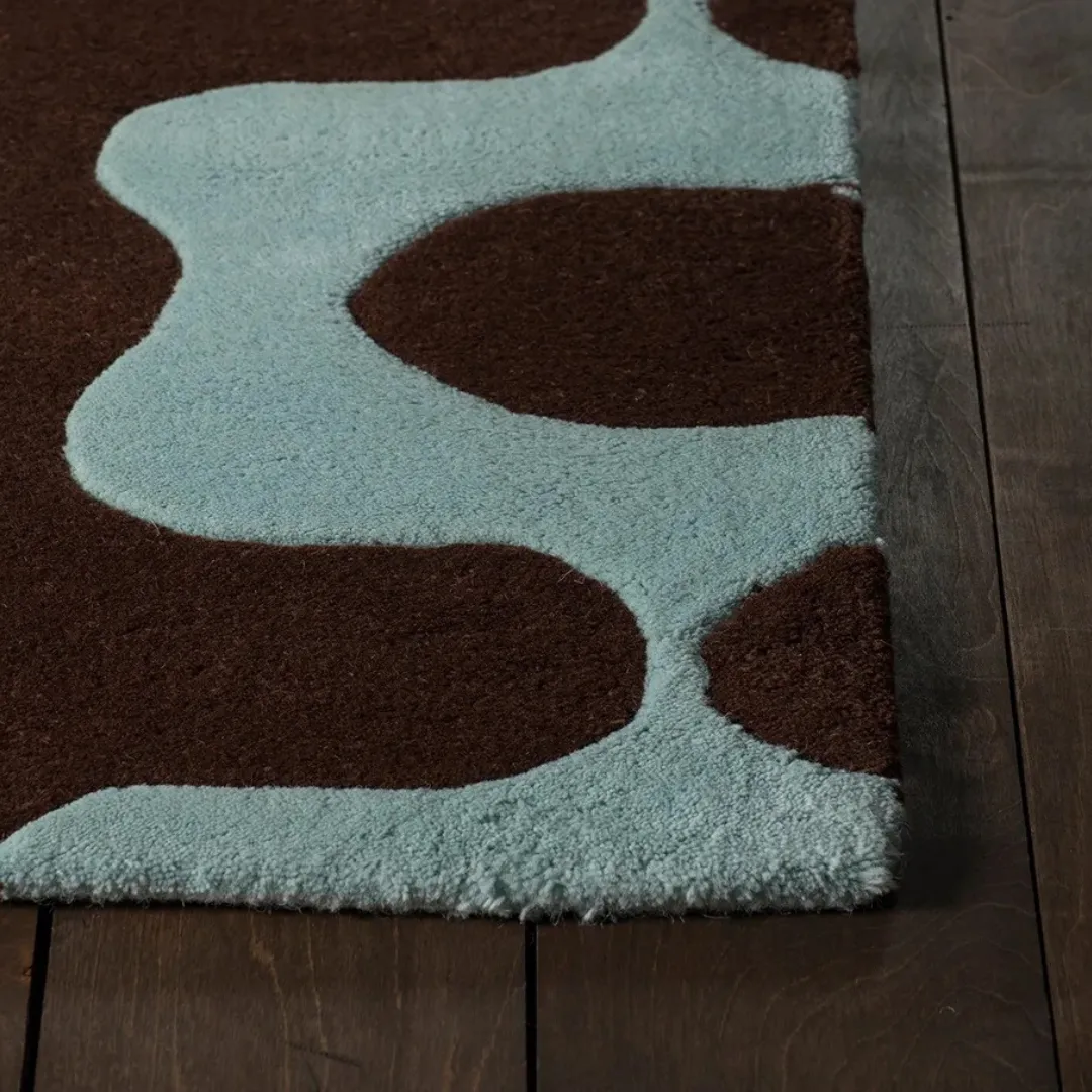 Bold and dynamic wool rug with retro wave pattern