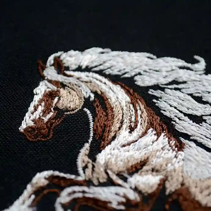 noble horse tee