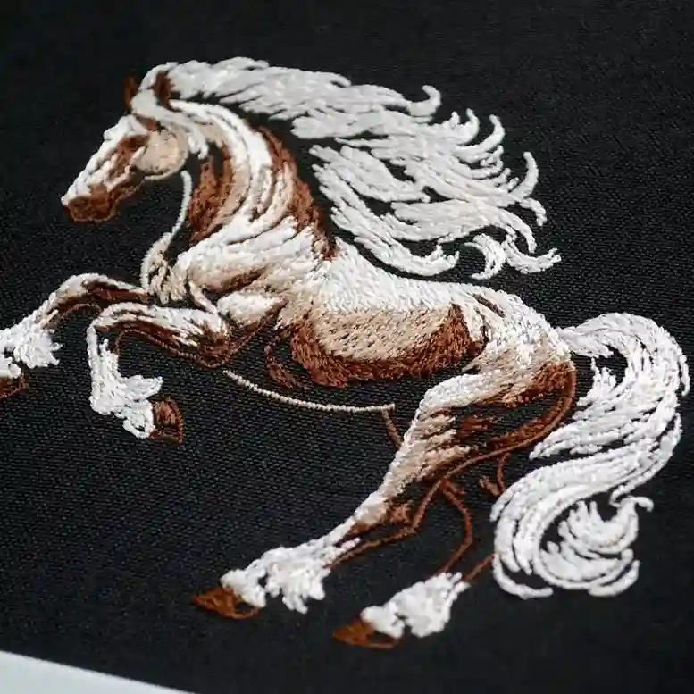 noble horse tee