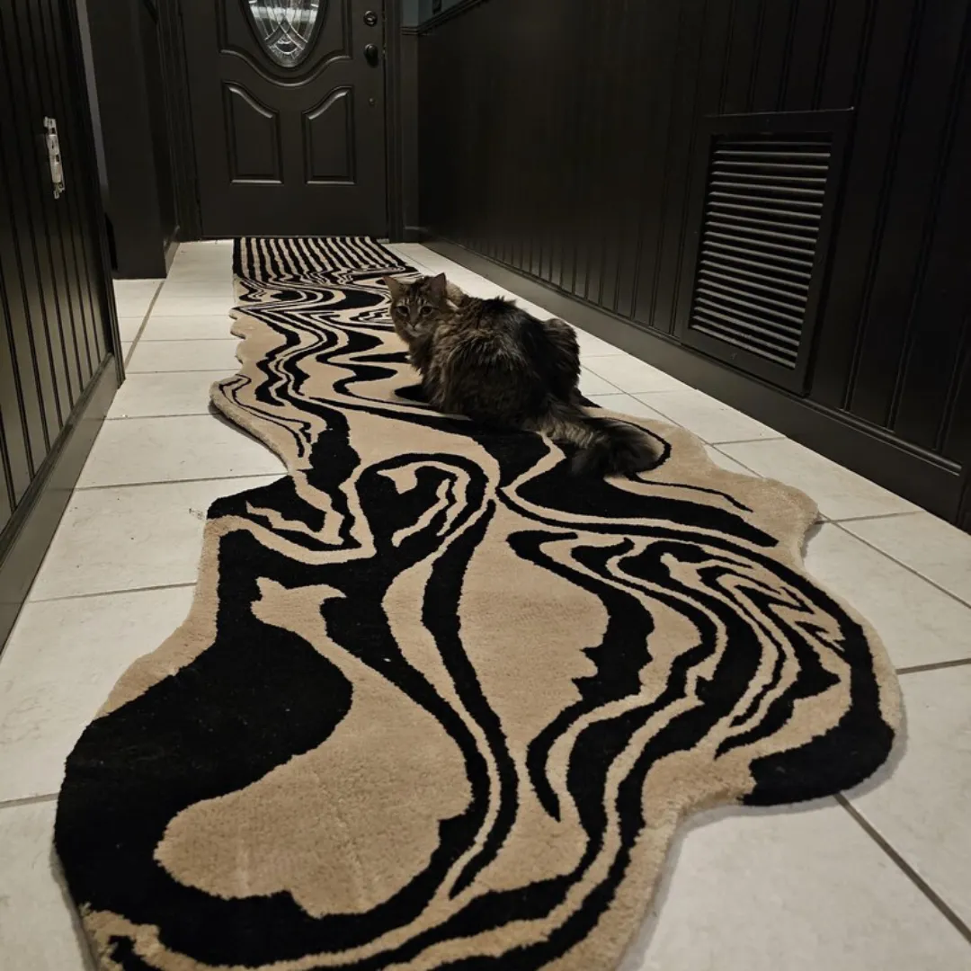 Full runner layout with vertical to swirling pattern shift