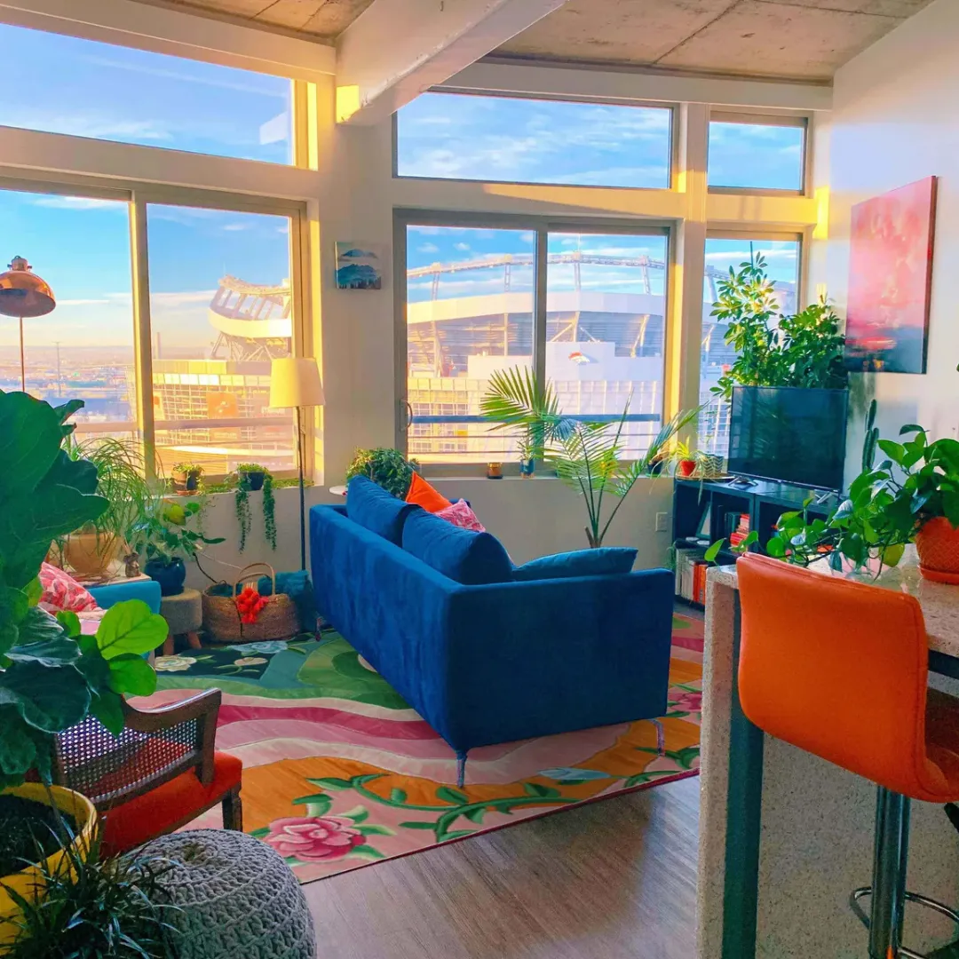 Intricate hand-tufted floral pattern in coral and pink