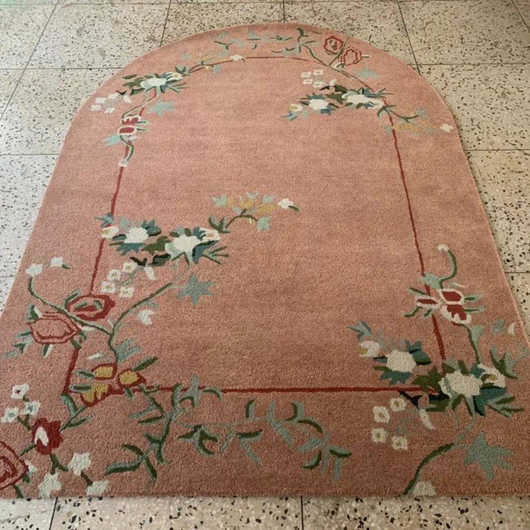 Elegant wool rug with soft pink floral border