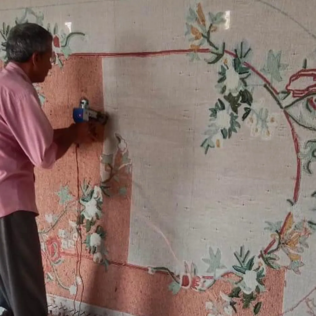 Hand-tufted rug with delicate floral design and arch