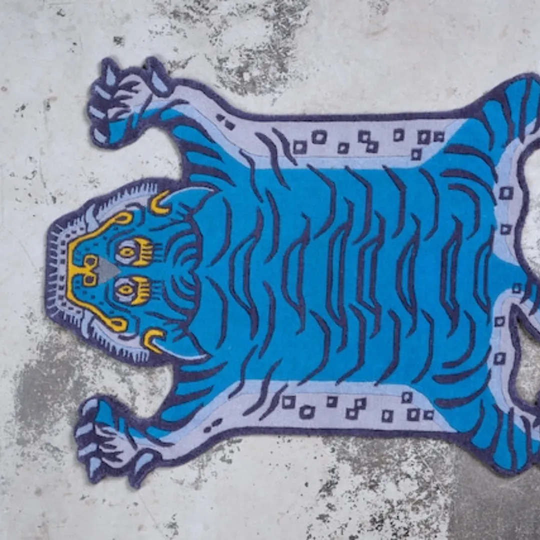 Hand tufted wool blue tiger rug with bold design