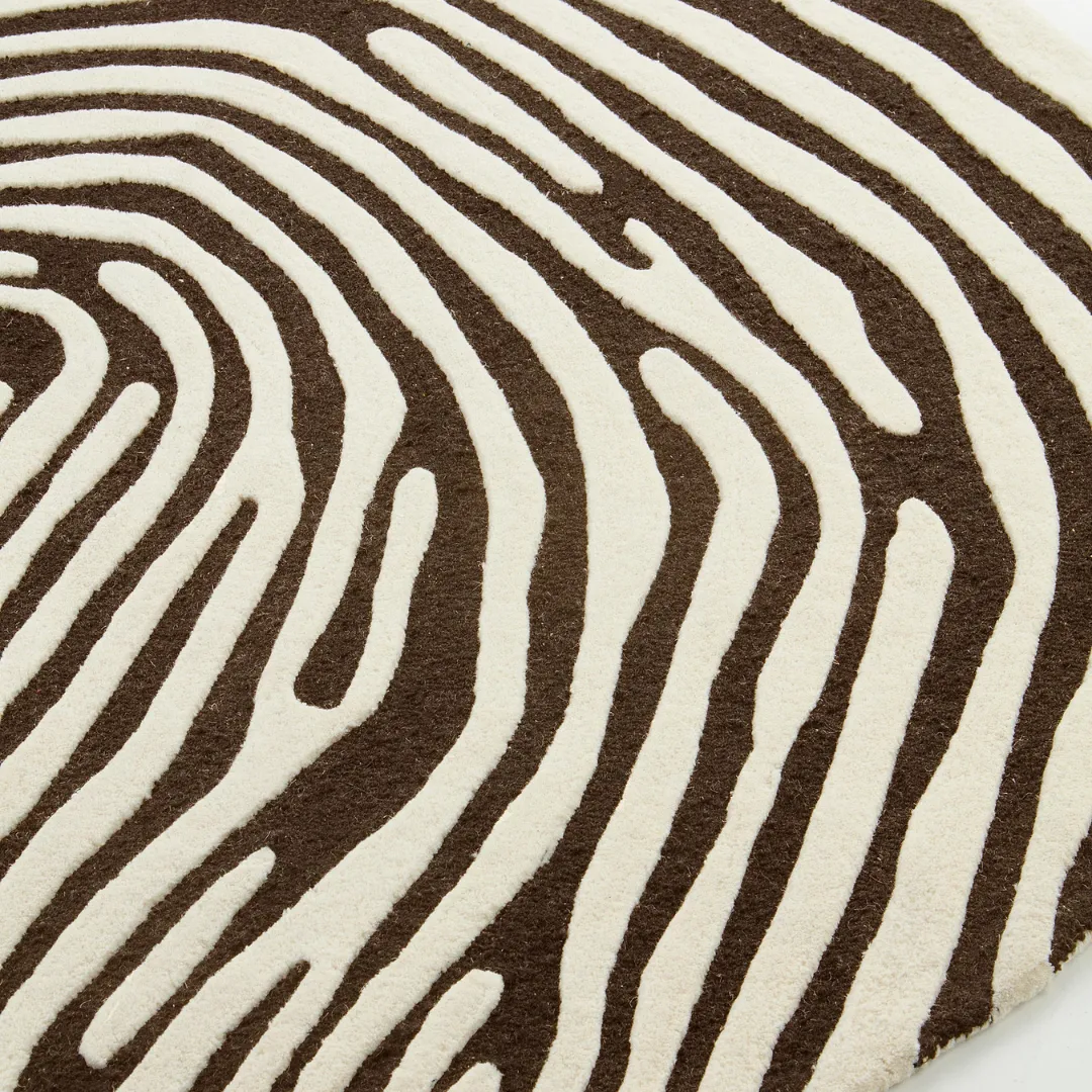 Beige and brown rug with modern pattern