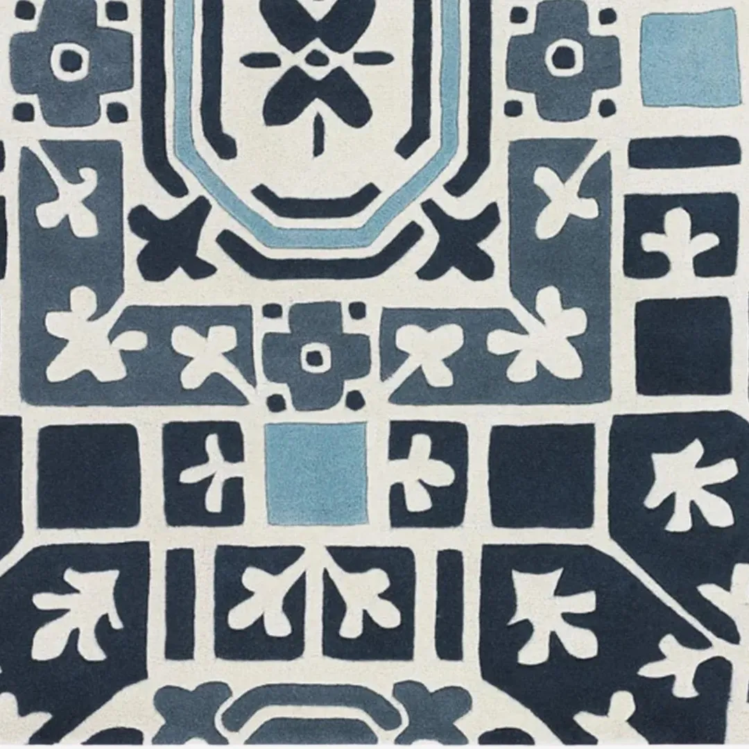 Hand-tufted wool rug with intricate geometric pattern