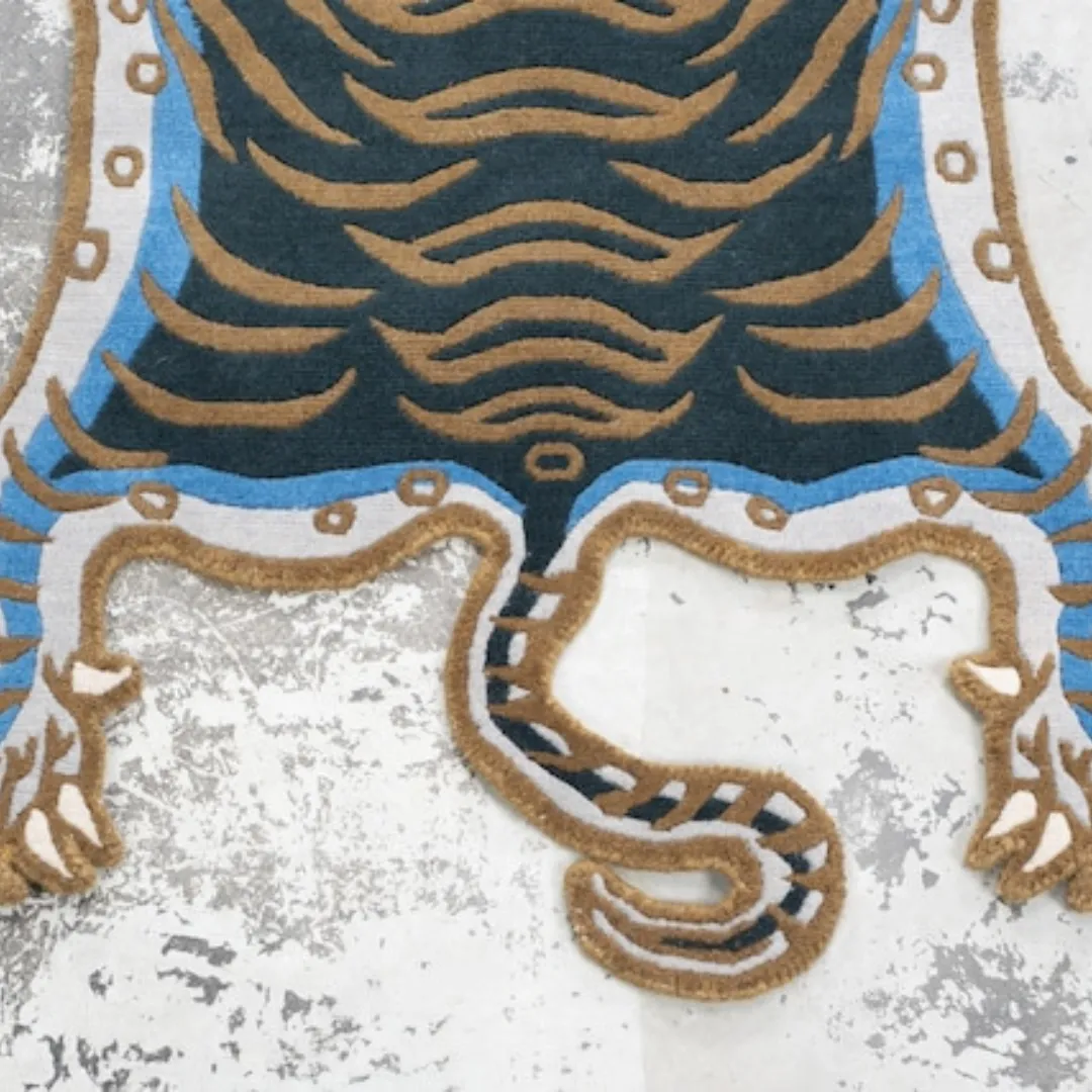 Hand tufted wool tiger rug in black and tan