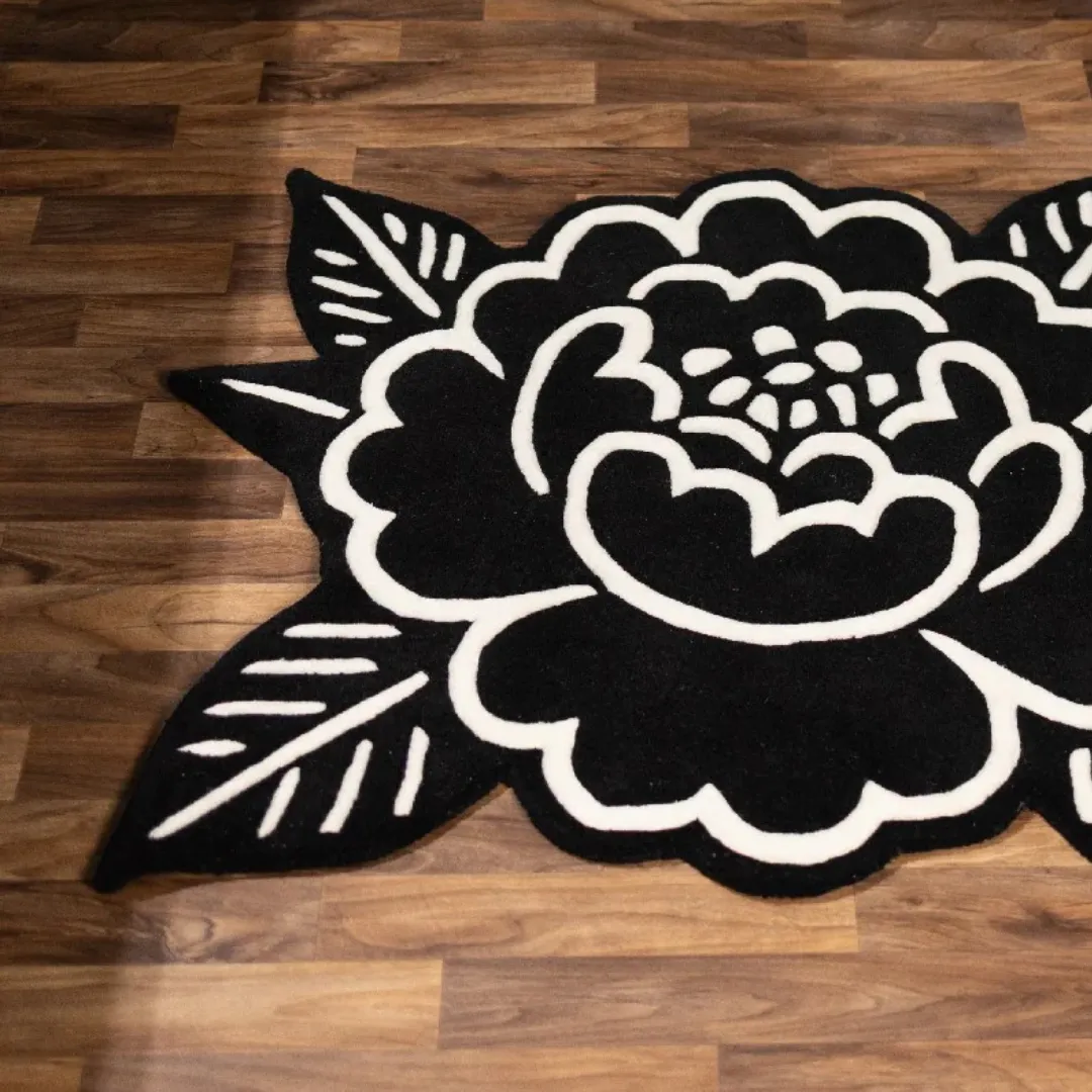 Midnight Rug Handmade wool rug with black and ivory flower shape – Midnight Bloom Rug