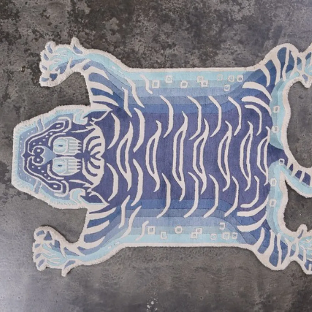 Unique blue tiger stripes design in wool rug, perfect for modern spaces