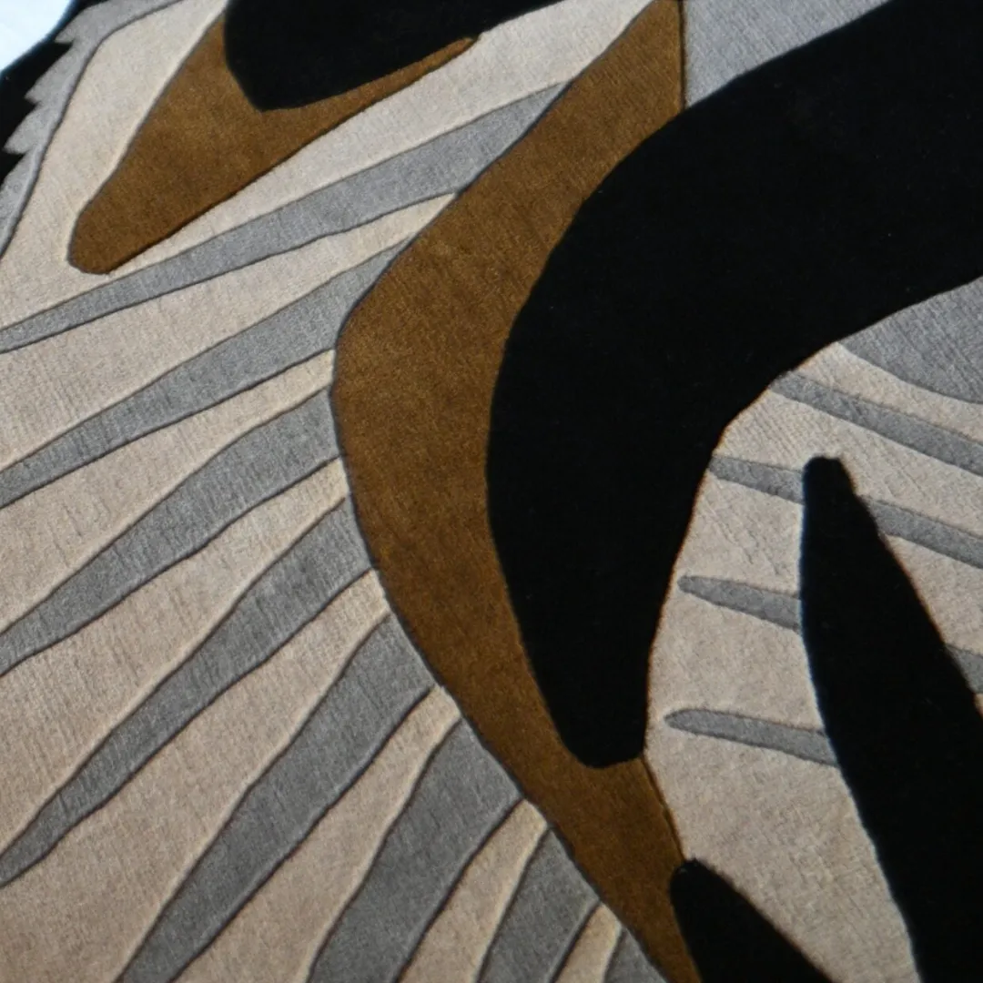 Auryon Rug Zoomed in Hand-Tufted Auryon Wool Rug with Fierce Tiger Artwork for Modern Interiors