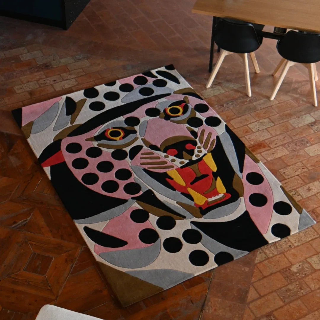 Kalyra Rug Kalyra Hand-Tufted Rug with Bold Jaguar-Inspired Design in Black and Gold