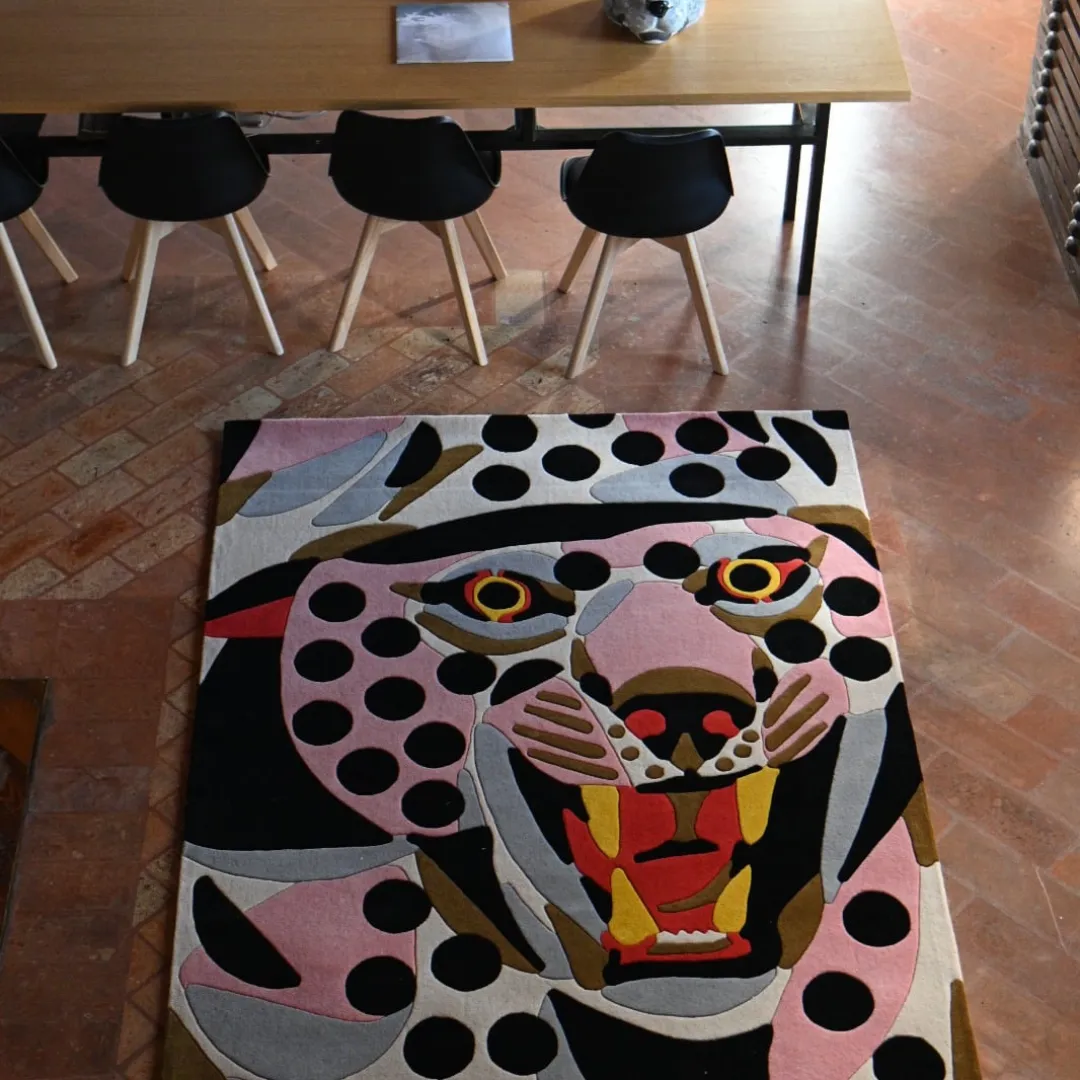 Kalyra Tattoo Rug Elegant Kalyra Rug – Bold Black and Gold Jaguar Design for Modern Interiors