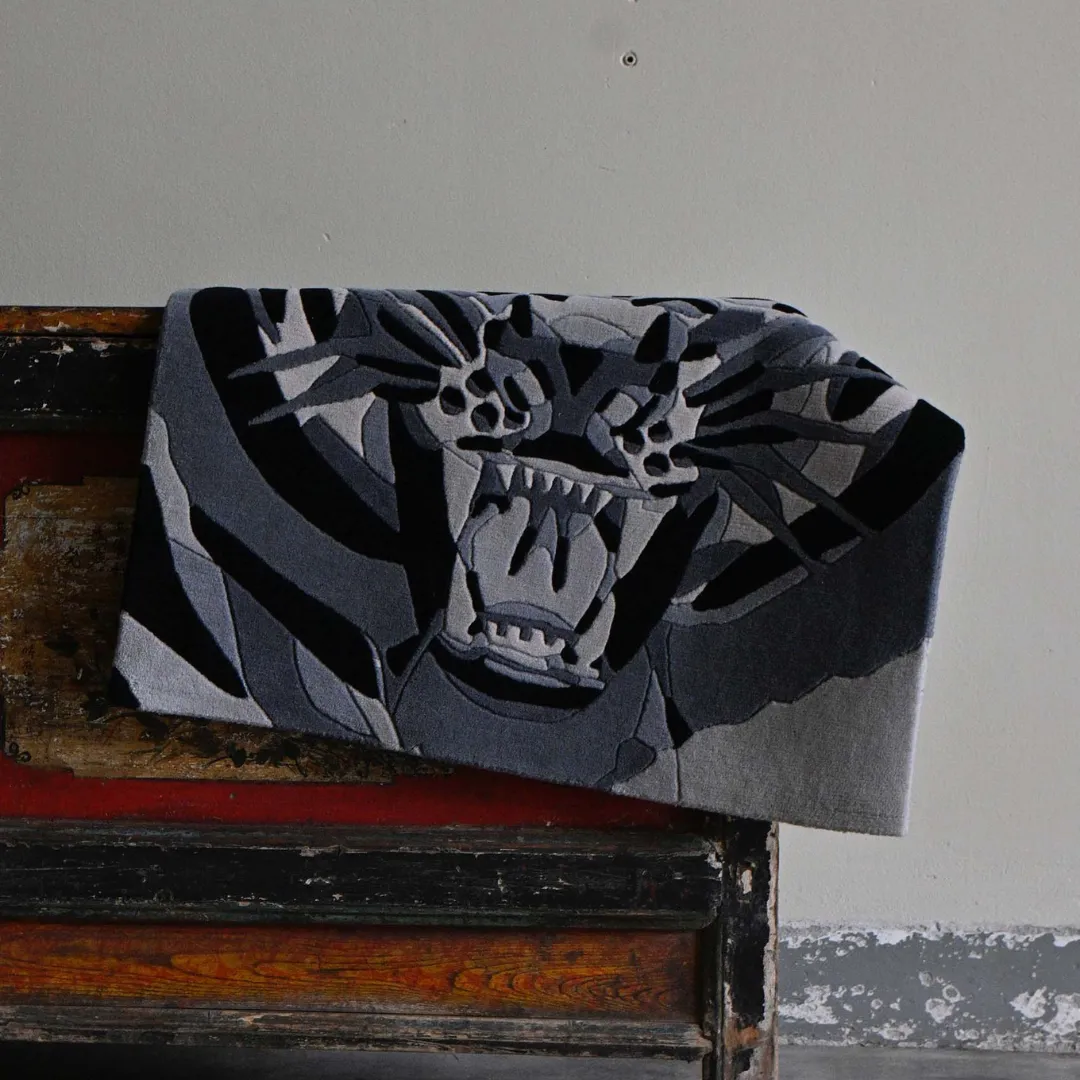 Nyvora Rug Placed on Table Nyvora Hand-Tufted Wool Rug with Abstract Tiger Design in Black and Gray