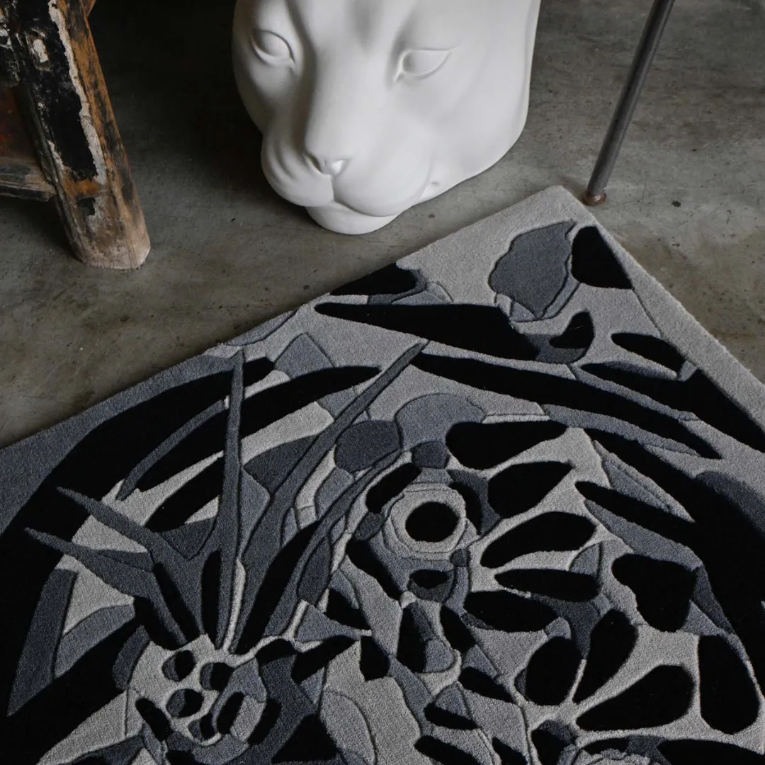 Nyvora Rug Side Pic Luxury Nyvora Rug – Artistic Tiger-Inspired Pattern in Charcoal and Ash Tones